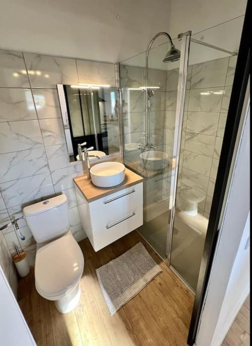 Maison Chaleureuse En Plein Coeur Du Centre Ville Сен-Флоран Екстериор снимка
